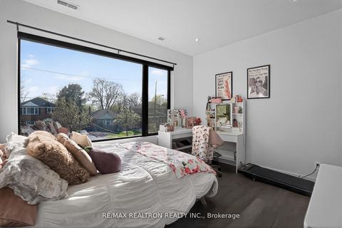Photo 26 at 17 Lynnhaven Road, Lawrence, Toronto