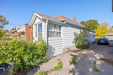 Photo 1 at 18 Glasgow Avenue, Birchmount, Toronto