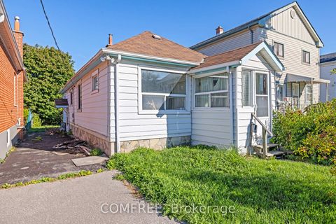 Photo 4 at 18 Glasgow Avenue, Birchmount, Toronto
