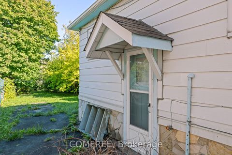 Photo 5 at 18 Glasgow Avenue, Birchmount, Toronto