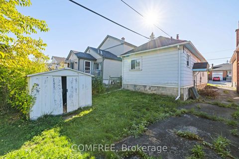 Photo 6 at 18 Glasgow Avenue, Birchmount, Toronto
