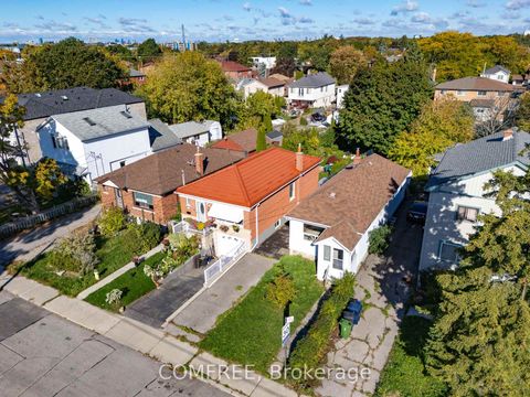Photo 10 at 18 Glasgow Avenue, Birchmount, Toronto