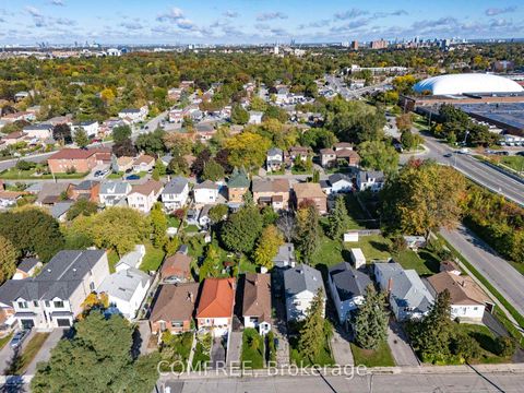 Photo 12 at 18 Glasgow Avenue, Birchmount, Toronto