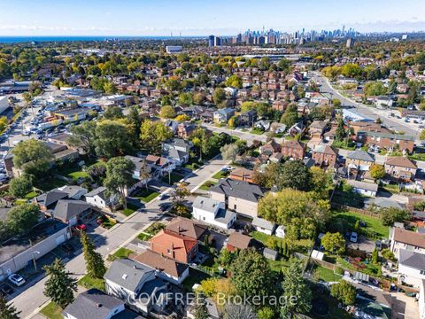 Photo 15 at 18 Glasgow Avenue, Birchmount, Toronto