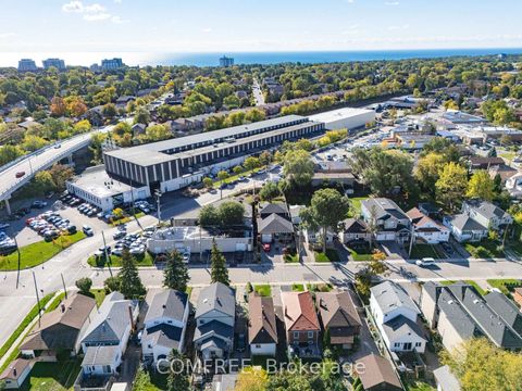 Photo 16 at 18 Glasgow Avenue, Birchmount, Toronto