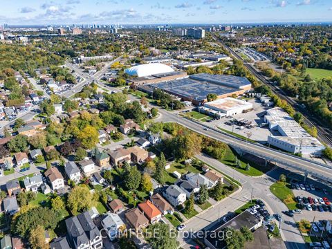 Photo 20 at 18 Glasgow Avenue, Birchmount, Toronto