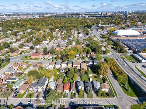 Photo 21 at 18 Glasgow Avenue, Birchmount, Toronto