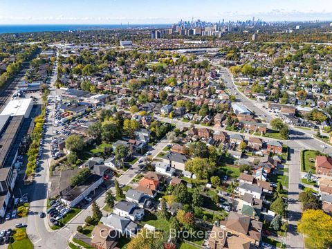Photo 23 at 18 Glasgow Avenue, Birchmount, Toronto