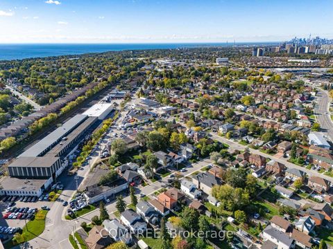 Photo 24 at 18 Glasgow Avenue, Birchmount, Toronto