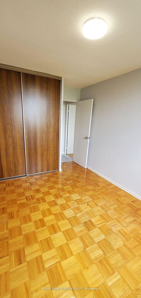 Photo 7 at 1202 - 20 Edgecliff Golfway, Flemingdon Park, Toronto