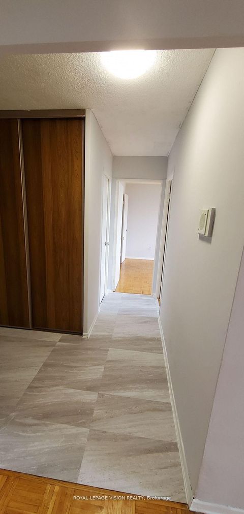 Photo 11 at 1202 - 20 Edgecliff Golfway, Flemingdon Park, Toronto