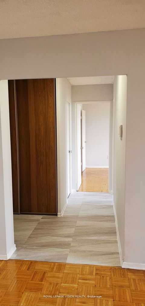 Photo 12 at 1202 - 20 Edgecliff Golfway, Flemingdon Park, Toronto