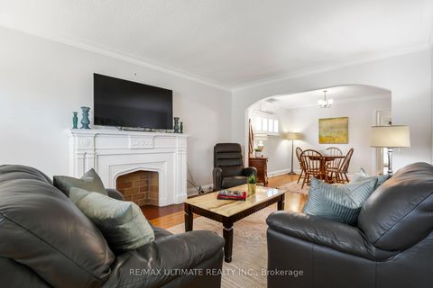 Photo 1 at 220 Parkview Hill Crescent, Parkview, Toronto