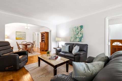 Photo 2 at 220 Parkview Hill Crescent, Parkview, Toronto