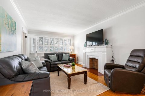 Photo 3 at 220 Parkview Hill Crescent, Parkview, Toronto