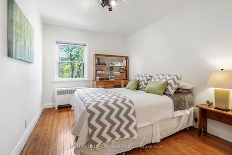 Photo 10 at 220 Parkview Hill Crescent, Parkview, Toronto