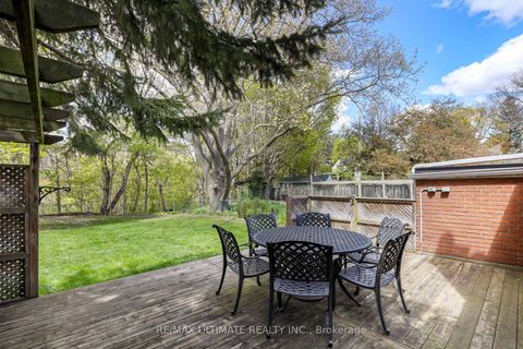 Photo 17 at 220 Parkview Hill Crescent, Parkview, Toronto