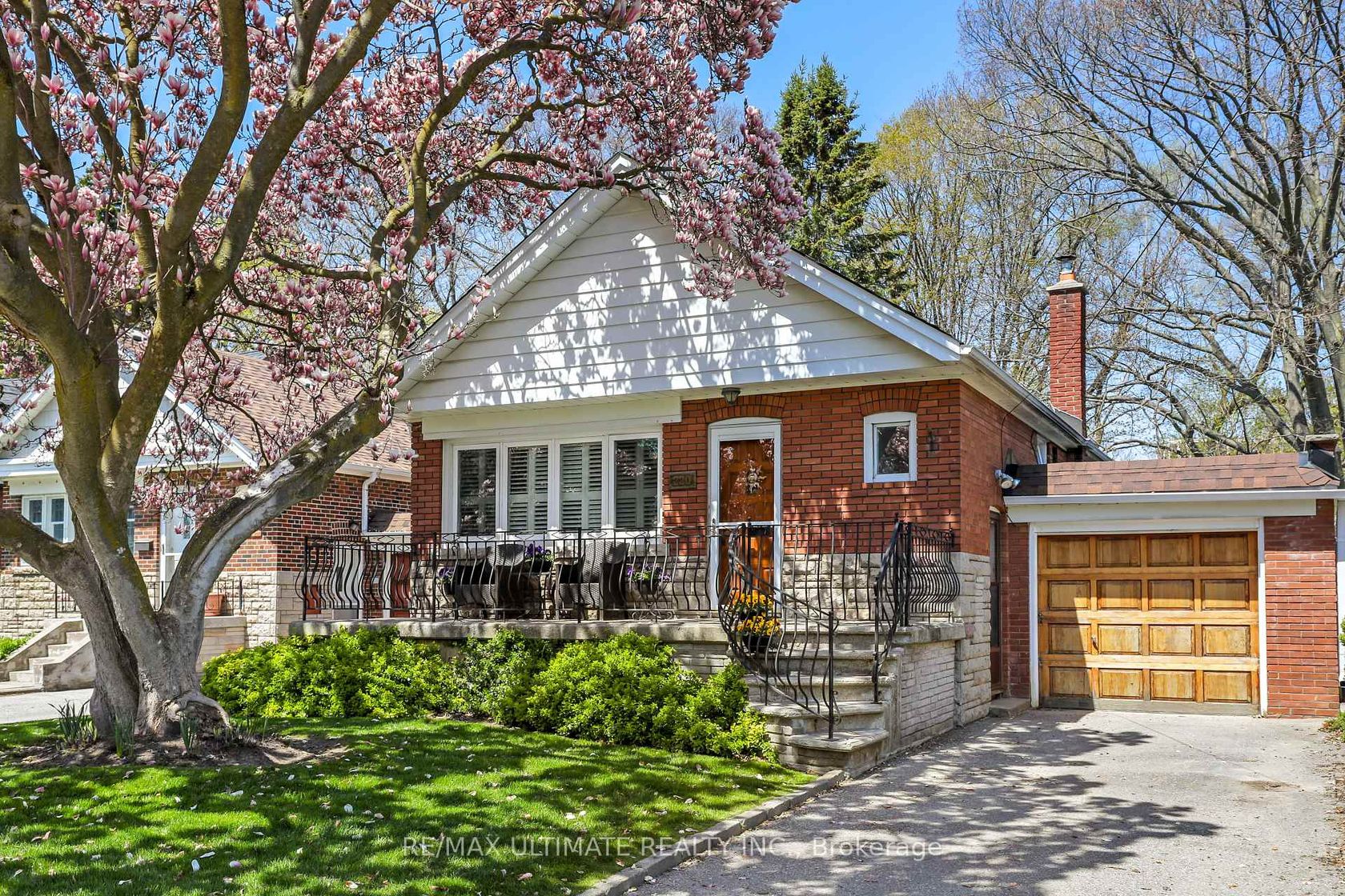 220 Parkview Hill Crescent, Parkview, Toronto photo number 2