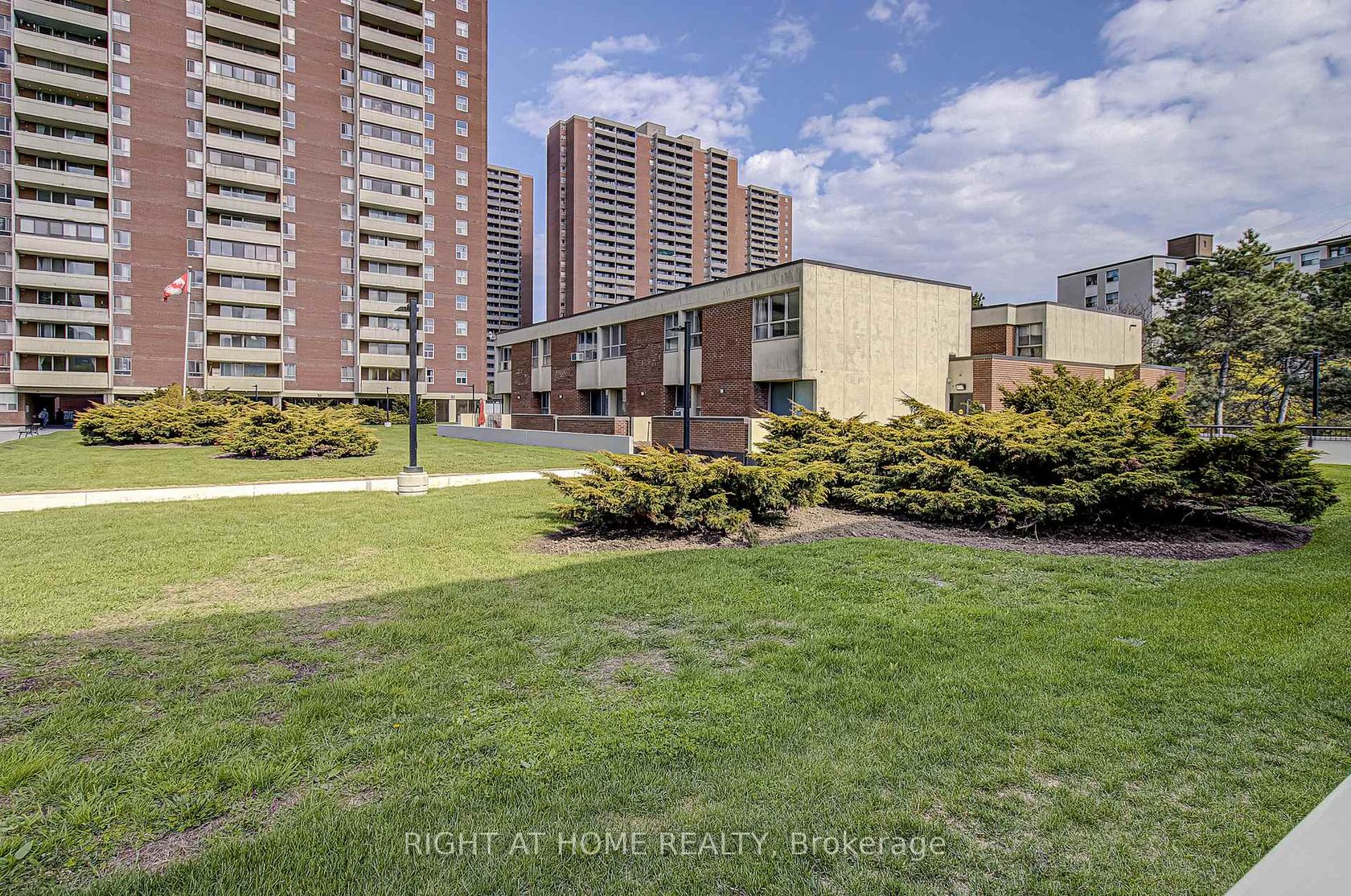409 - 8 Crescent Town Road, Crescent Town, Toronto photo 0