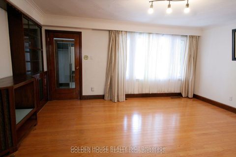 Photo 3 at 260 Moore Park Avenue, Newtonbrook West, Toronto