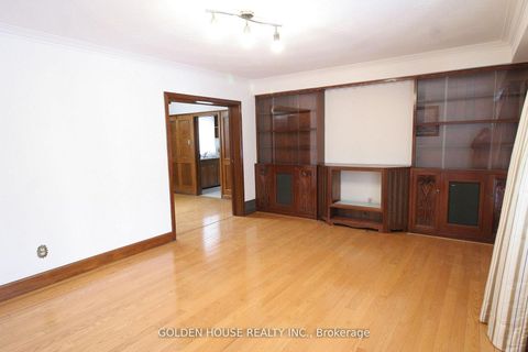 Photo 4 at 260 Moore Park Avenue, Newtonbrook West, Toronto