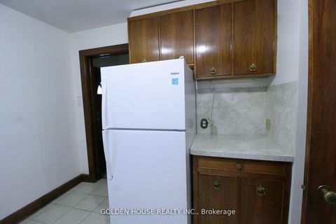Photo 9 at 260 Moore Park Avenue, Newtonbrook West, Toronto