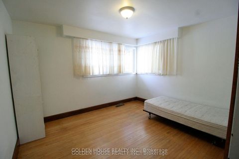 Photo 11 at 260 Moore Park Avenue, Newtonbrook West, Toronto