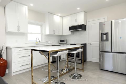Photo 11 at 181 Newton Street E, College Manor, Newmarket