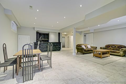 Photo 34 at 29 Threadneedle Crescent, Hillcrest Village, Toronto