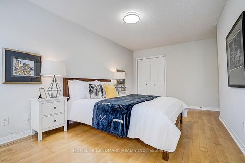 Photo 25 at 20 Lippincott Court, North Richvale, Richmond Hill