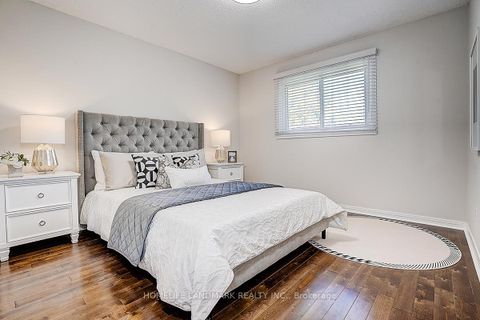Photo 27 at 20 Lippincott Court, North Richvale, Richmond Hill