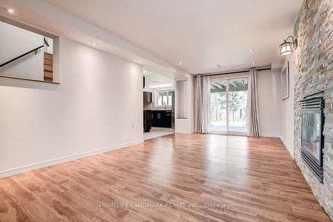 Photo 31 at 20 Lippincott Court, North Richvale, Richmond Hill
