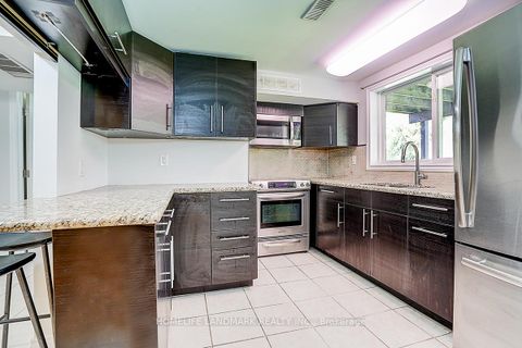 Photo 34 at 20 Lippincott Court, North Richvale, Richmond Hill