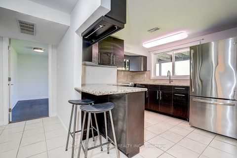 Photo 35 at 20 Lippincott Court, North Richvale, Richmond Hill