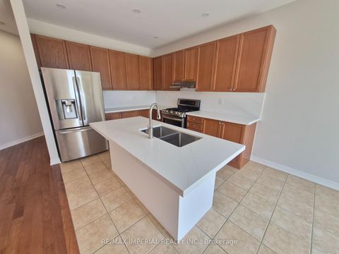 Photo 3 at 29 Mansard Drive, Jefferson, Richmond Hill