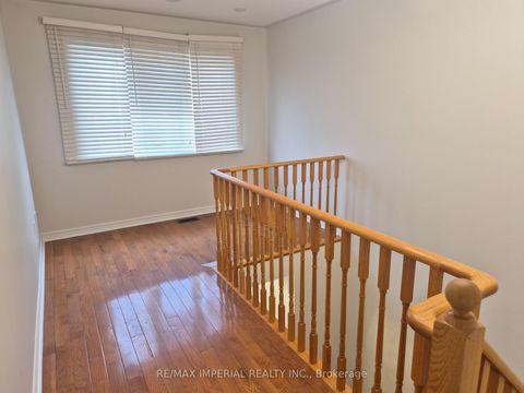Photo 6 at 29 Mansard Drive, Jefferson, Richmond Hill