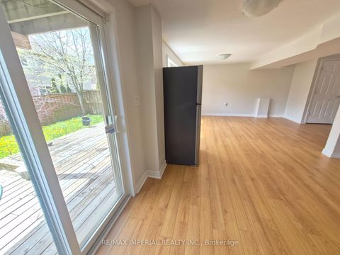 Photo 8 at 29 Mansard Drive, Jefferson, Richmond Hill
