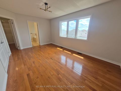 Photo 9 at 29 Mansard Drive, Jefferson, Richmond Hill
