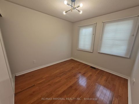Photo 11 at 29 Mansard Drive, Jefferson, Richmond Hill