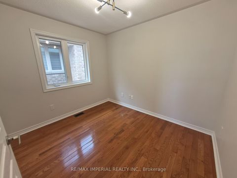 Photo 12 at 29 Mansard Drive, Jefferson, Richmond Hill