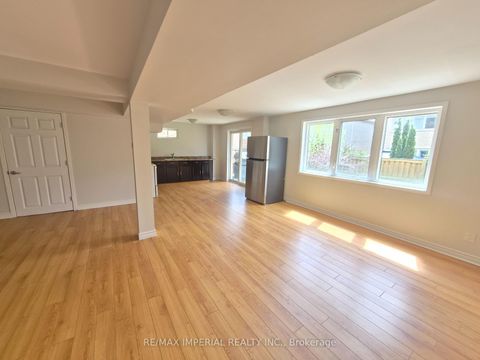 Photo 13 at 29 Mansard Drive, Jefferson, Richmond Hill