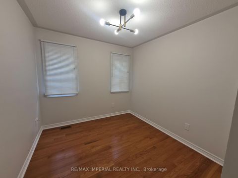 Photo 14 at 29 Mansard Drive, Jefferson, Richmond Hill