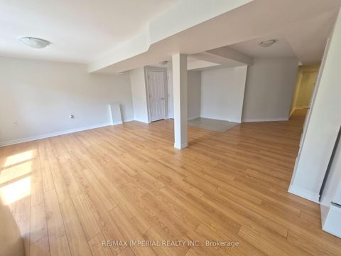 Photo 15 at 29 Mansard Drive, Jefferson, Richmond Hill