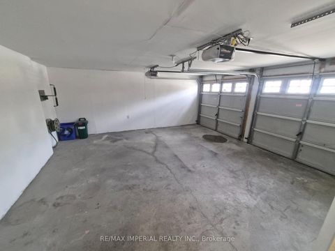 Photo 16 at 29 Mansard Drive, Jefferson, Richmond Hill