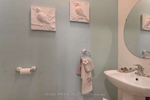 Photo 19 at 29 Mansard Drive, Jefferson, Richmond Hill