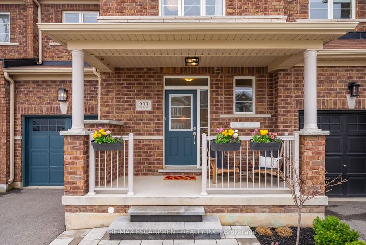Photo 2 at 223 Skinner Road, Waterdown, Hamilton