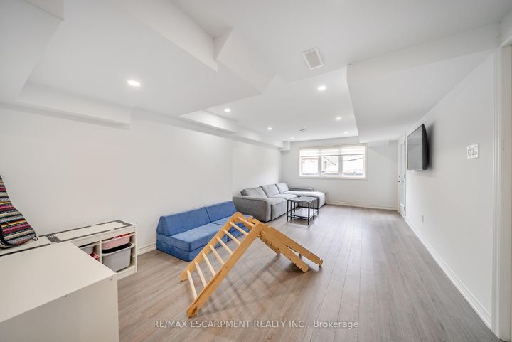 Photo 33 at 223 Skinner Road, Waterdown, Hamilton