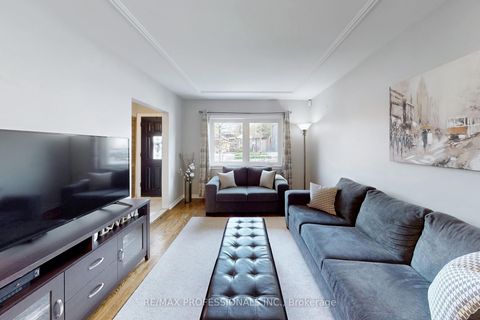 Photo 3 at 24 Braeburn Avenue, Humber Heights, Toronto
