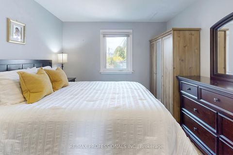 Photo 13 at 24 Braeburn Avenue, Humber Heights, Toronto
