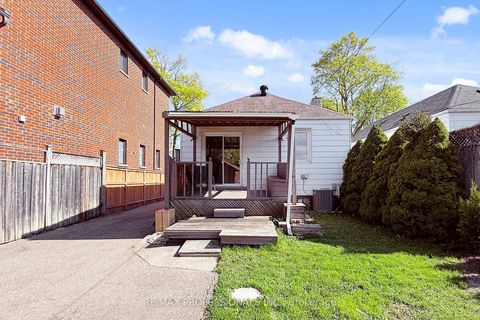 Photo 26 at 24 Braeburn Avenue, Humber Heights, Toronto